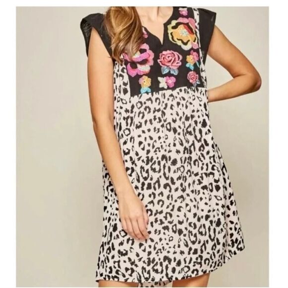 Savanna Jane Lucky in Leopard Print Tunic Dress Floral Embroidered Size M - Picture 1 of 9